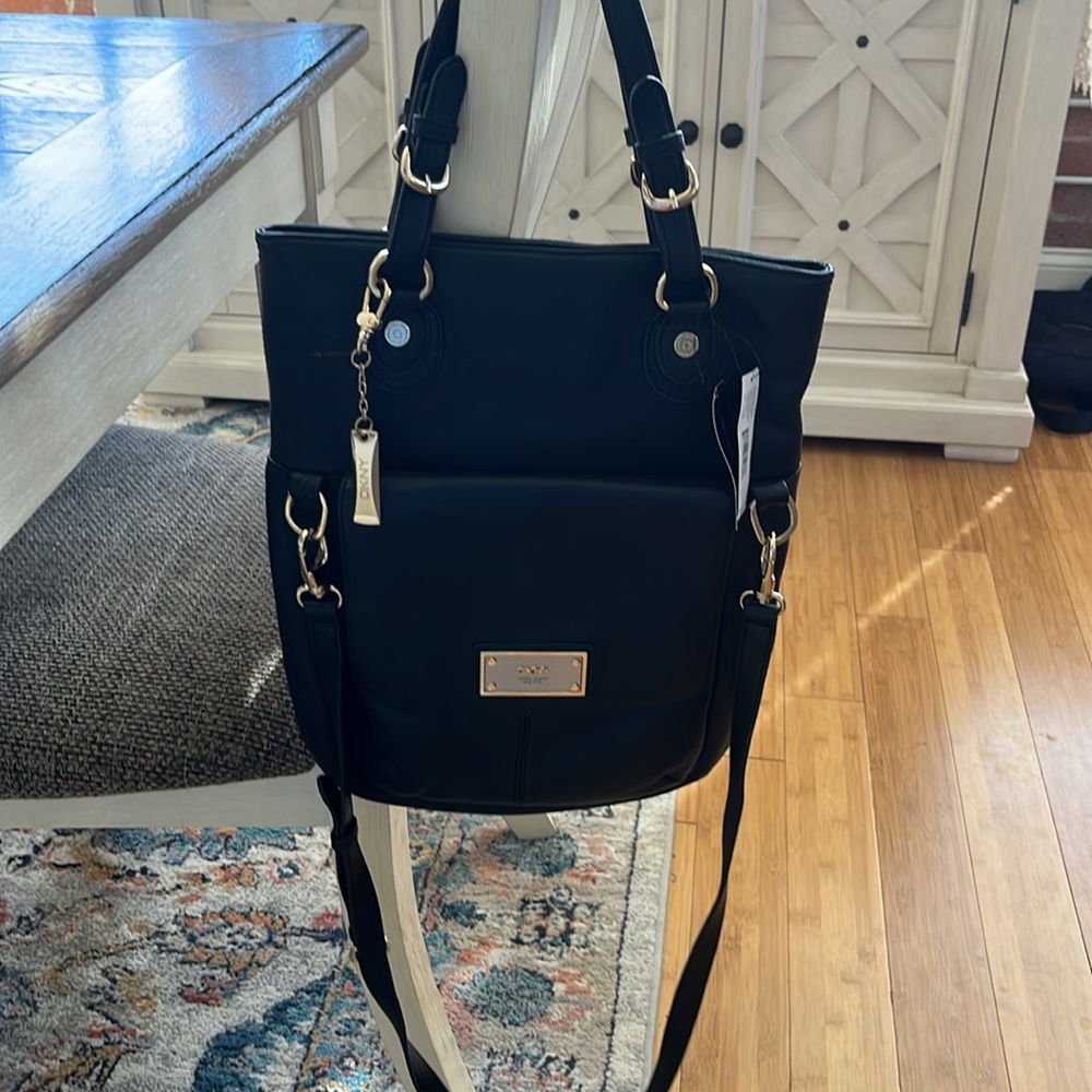 NWT DKNY Donna Karan New York  Black Soft Leather W/Logo Plaque Bag